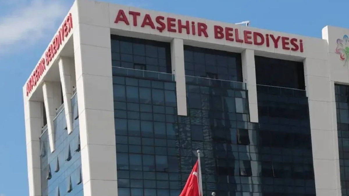 Ataşehir'de CHP'li Meclis Üyesi partisinden istifa etti