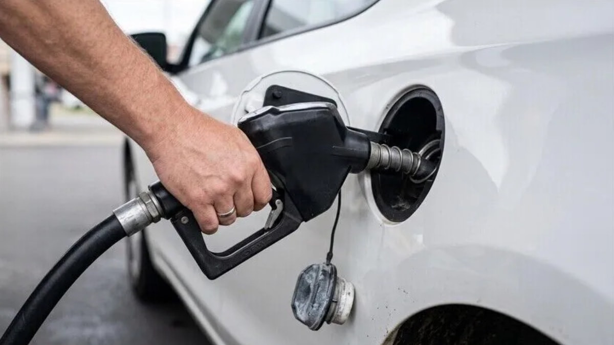 Benzine indirim, motorine zam geldi: İşte 10 Ekim güncel akaryakıt fiyatları