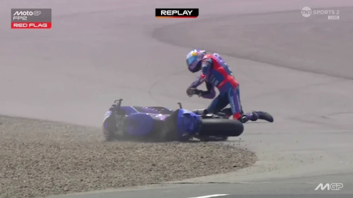 Toprak Razgatlıoğlu, MotoGP’de kaza geçirdi: Çıkan omzunu kendisi yerine taktı