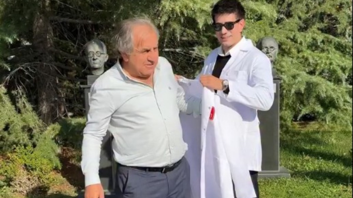 Ankara'da 60 yaşında tıp fakültesinden mezun oldu