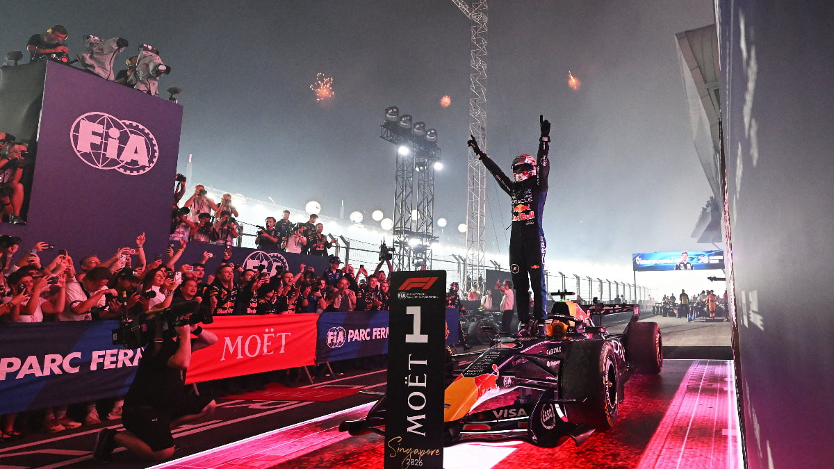 Formula 1'de Singapur'da kazanan Max Verstappen