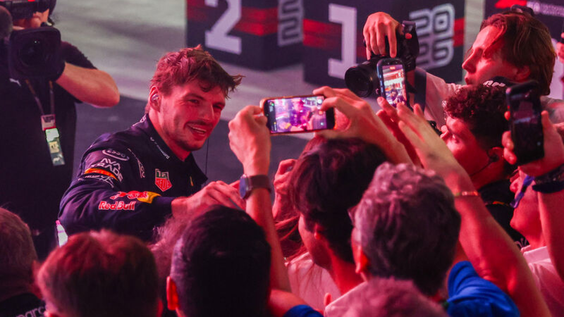 Singapur'da kazanan Verstappen!